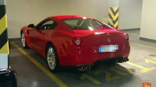 Zabezpieczono między innymi dwa ferrari