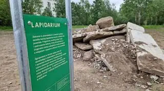 Lapidarium w parku Cichociemnych Spadochroniarzy AK