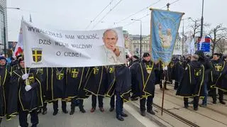 Marsz papieski idzie ulicami stolicy