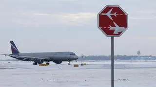 Lotnisko walczy ze śniegiem