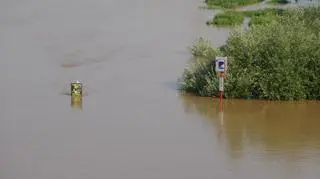 Wisła wciąż przybiera