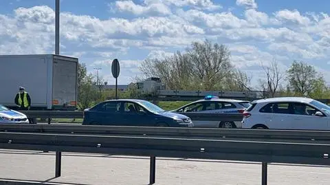 Zderzenie dwóch samochodów na S8. "Kierowca wydmuchał dwa i pół promila"