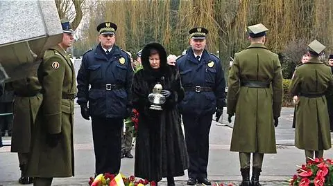 Prezydent Warszawy na Powązkach w 3. rocznicę katastrofy