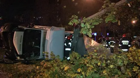 Nocny wypadek na Okopowej.  Dwie osoby ranne