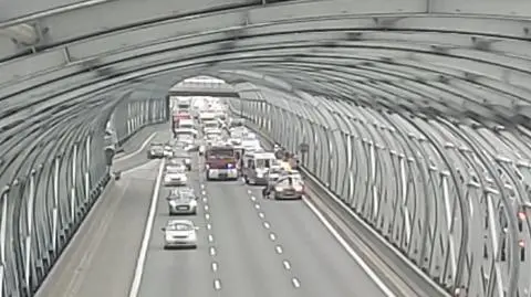 S8: trzy kolizje na wysokości Rembielińskiej. Korek zaczynał się już na Bemowie