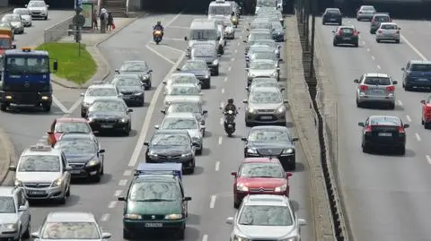 Wypadek na Trasie Łazienkowskiej. Jedna osoba w szpitalu