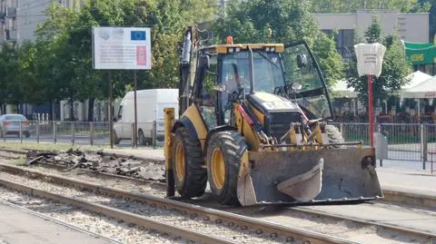 Remontują torowisko, na Okęcie dwukierunkowym tramwajem