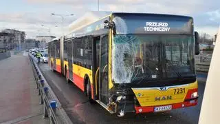 Autobus miejski zderzył się z busem 