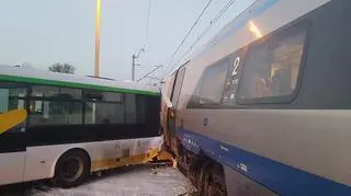 Pociąg pendolino zderzył się z autobusem