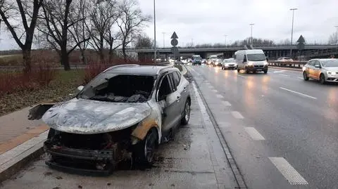 Pożar auta na Wisłostradzie, są utrudnienia