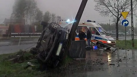 Passat dachował na trasie katowickiej