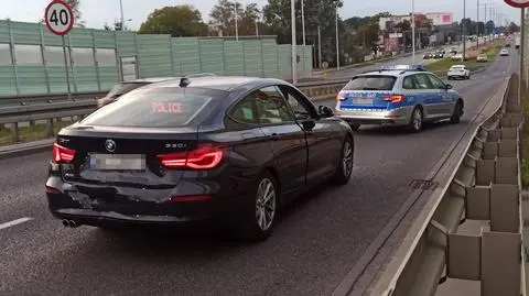 Auto zatrzymywane do kontroli uszkodziło samochód policyjnej grupy SPEED