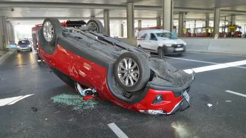 Mazda dachowała na Modlińskiej