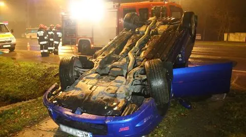 Subaru dachowało na Puławskiej. Niebezpieczny wieczór na drogach