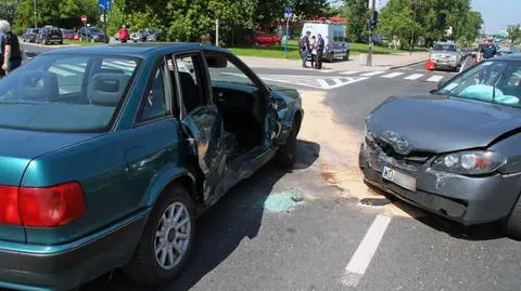 Wypadek z udziałem taksówki. Dwie osoby ranne