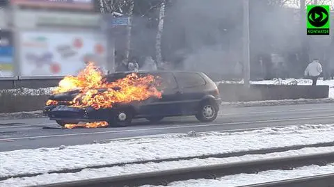 Płonące auto w alei Krakowskiej 