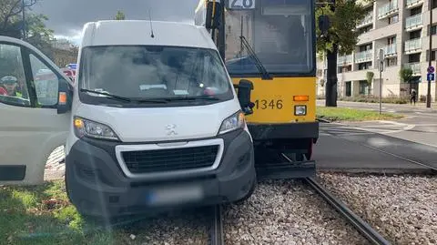Kijowska: zderzenie busa z tramwajem