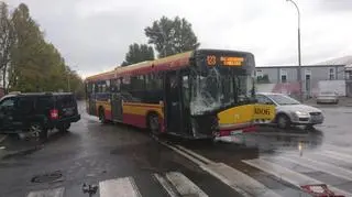 Kolizja z udziałem jeepa i autobusu