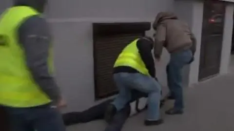 Ruszył proces policjanta, który pobił demonstranta
