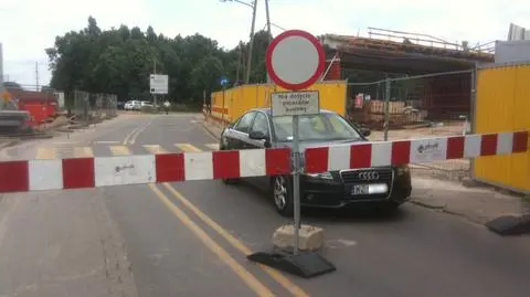 Budują wiadukty, Czołowa zamknięta do sierpnia