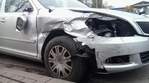 Potrącenie w al. Krakowskiej. Kobieta upadła na torowisko