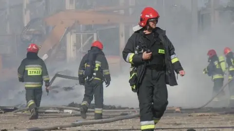 Pożar w hali w Ursusie. "Dym widoczny z Jerozolimskich"