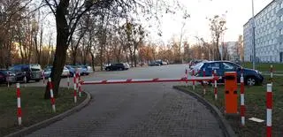 Parking należący do Wojskowej Akademii Technicznej