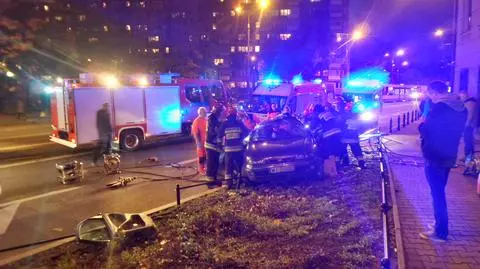 Zderzenie autobusu z samochodem. Wycięli rannych z zakleszczonego fiata