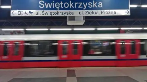 Mniej pasażerów w metrze 