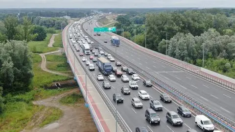 Zderzyły się cztery pojazdy. Kilka godzin korka na S2