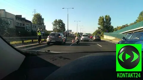 Renault zderzyło się z motocyklem. Kobieta trafiła do szpitala