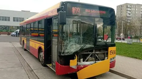 Kolizja autobusu z teslą