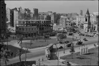 Plac Trzech Krzyży, 1947