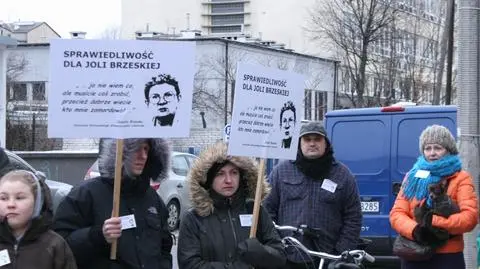 Umorzą śledztwo ws. Brzeskiej? Protest przed Prokuraturą Generalną