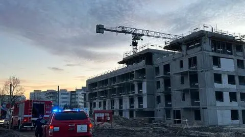 Operator dźwigu zasłabł na budowie. Akcja strażaków