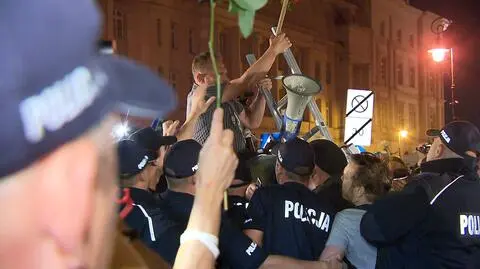 Zakaz kontrmanifestacji smoleńskiej. Porażka wojewody przed sądem