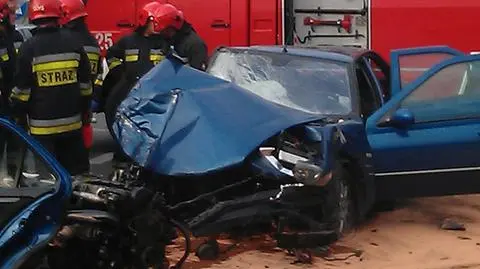 Wypadek na Ostrobramskiej: Samochód wpadł w autobus