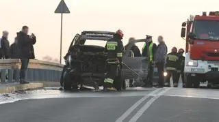 Spłonął jeep na wiadukcie nad Trasą Toruńską 