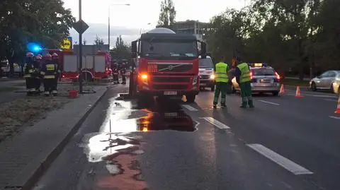 Wjechała w cysternę, "wyciekło ponad 200 litrów oleju"
