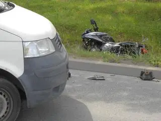 Wypadek z udziałem motocyklisty w Rembertowie