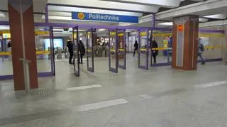 Urzędnicy zmienili zdanie o listwach w metrze