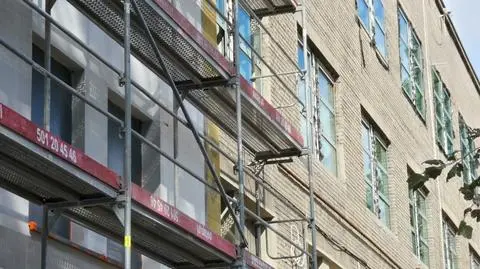 Historyczna cegła pod styropianem.  Zapewniają, że nie wszystko stracone