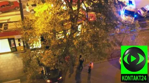 Tramwaj uderzył w samochód i wypadł z torów