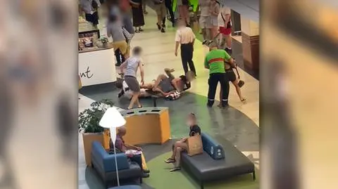 Areszt dla uczestnika bójki w Arkadii. "Poszło o zachowanie wobec dziewczyny, mężczyzna przyznał się do użycia noża"
