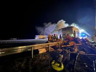 Pożar ciężarówki na trasie S7