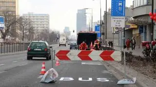 Malowanie znaków na buspasie