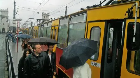 Awaria zatrzymała tramwaje na moście Poniatowskiego