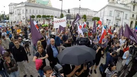 "Wolne sądy są zagrożone". Pikieta przed Pałacem Prezydenckim