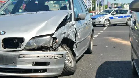 Wypadek BMW i seata. Pasażerka ranna