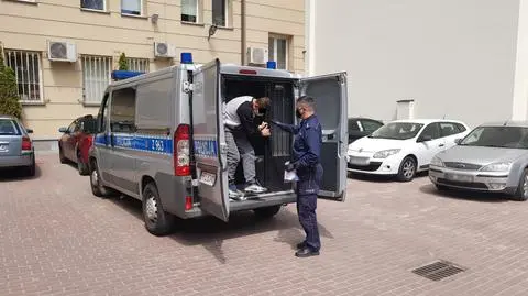 Ukradł biżuterię, ale policjanci jej przy nim nie znaleźli. "Nagle poczuł się źle"